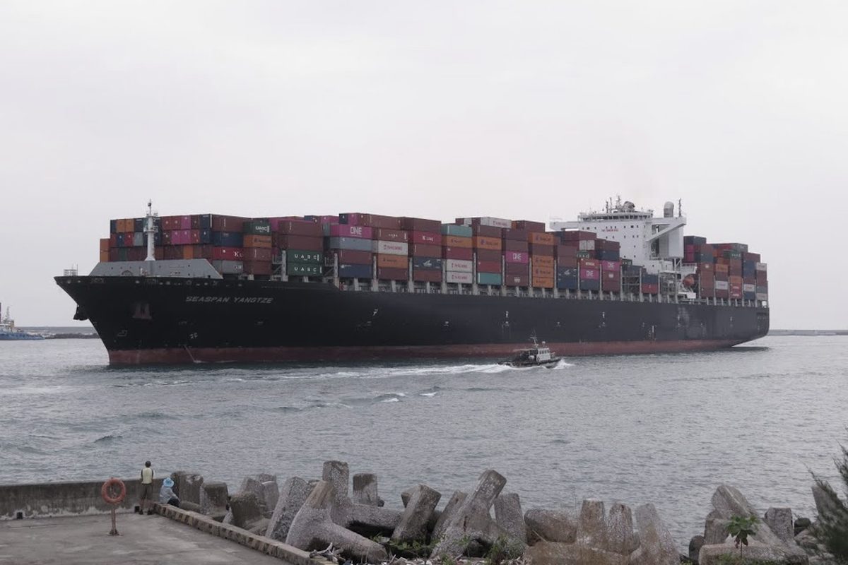 Container ship Seaspan Yangtze, built by Yangzijiang, at Kaohsiung
